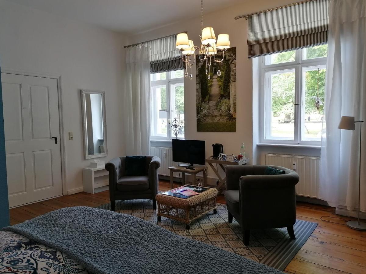 Bed&Breakfast Wagner "Im Alten Pfarrhaus" Neuruppin Exterior foto