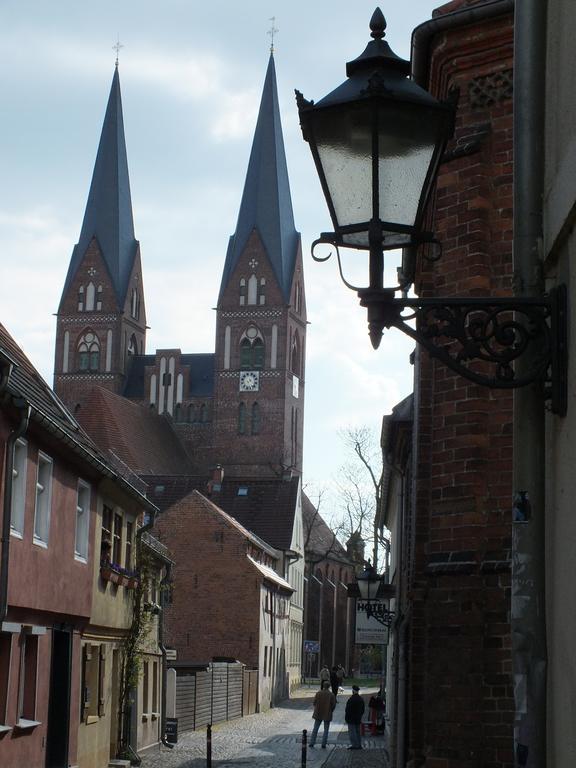Bed&Breakfast Wagner "Im Alten Pfarrhaus" Neuruppin Exterior foto