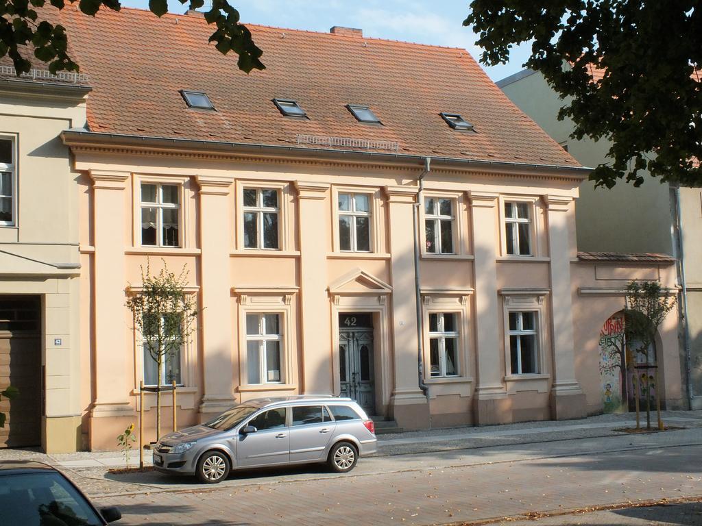Bed&Breakfast Wagner "Im Alten Pfarrhaus" Neuruppin Exterior foto