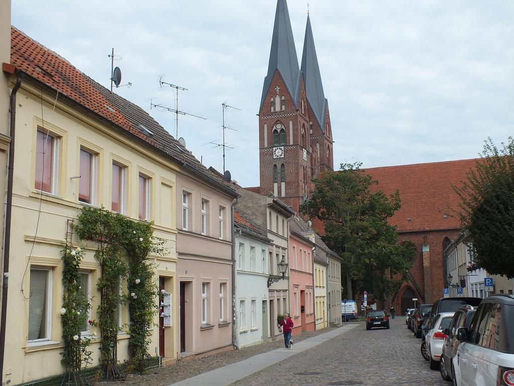 Bed&Breakfast Wagner "Im Alten Pfarrhaus" Neuruppin Exterior foto